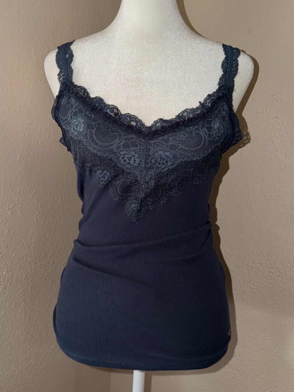 Vintage Y2K Abercrombie & Fitch 2000s Lace Trim V Neck Tank Top